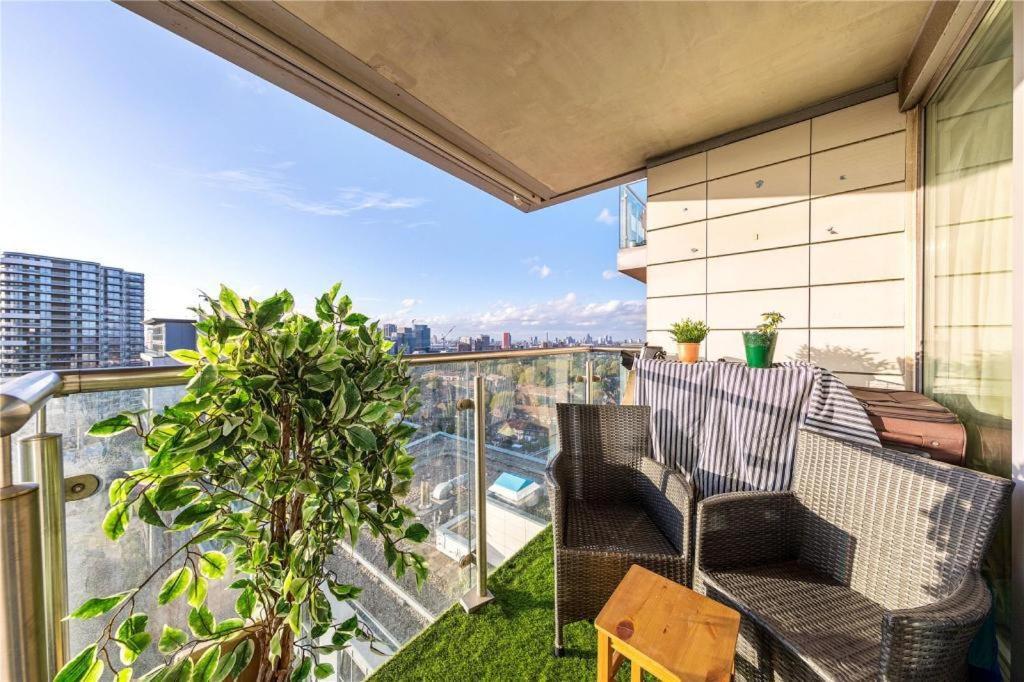 Two Bedroom Apartment - London Excel Stays Londres Exterior foto